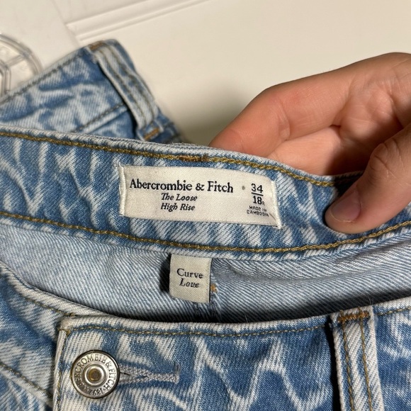 Abercrombie The Loose High Rise Jeans CURVE LOVE Size 34 / 18 Lighter Wash - Picture 7 of 8